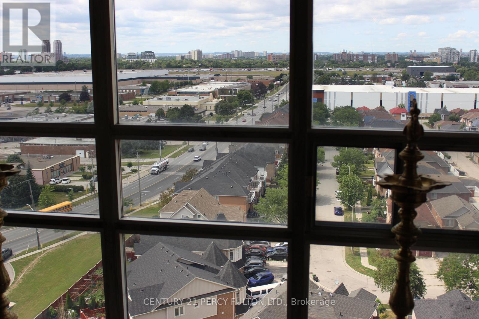 18 Mondeo Drive, Toronto, Ontario  M1P 5C8 - Photo 10 - E13600008