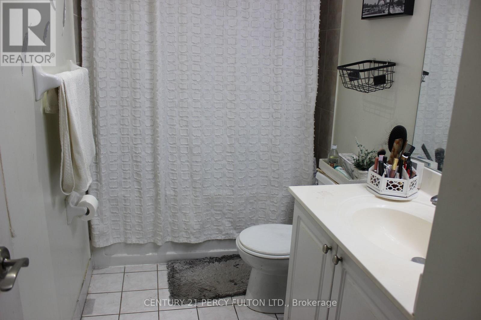 18 Mondeo Drive, Toronto, Ontario  M1P 5C8 - Photo 9 - E13600008