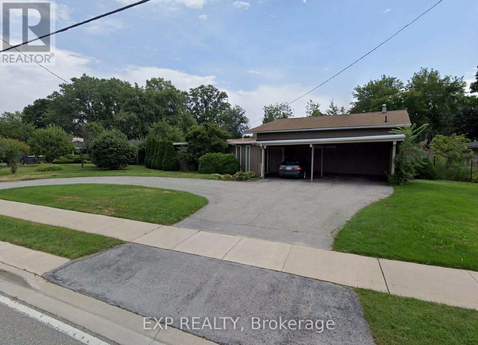 220 SOUTH SERVICE ROAD, Mississauga, Ontario