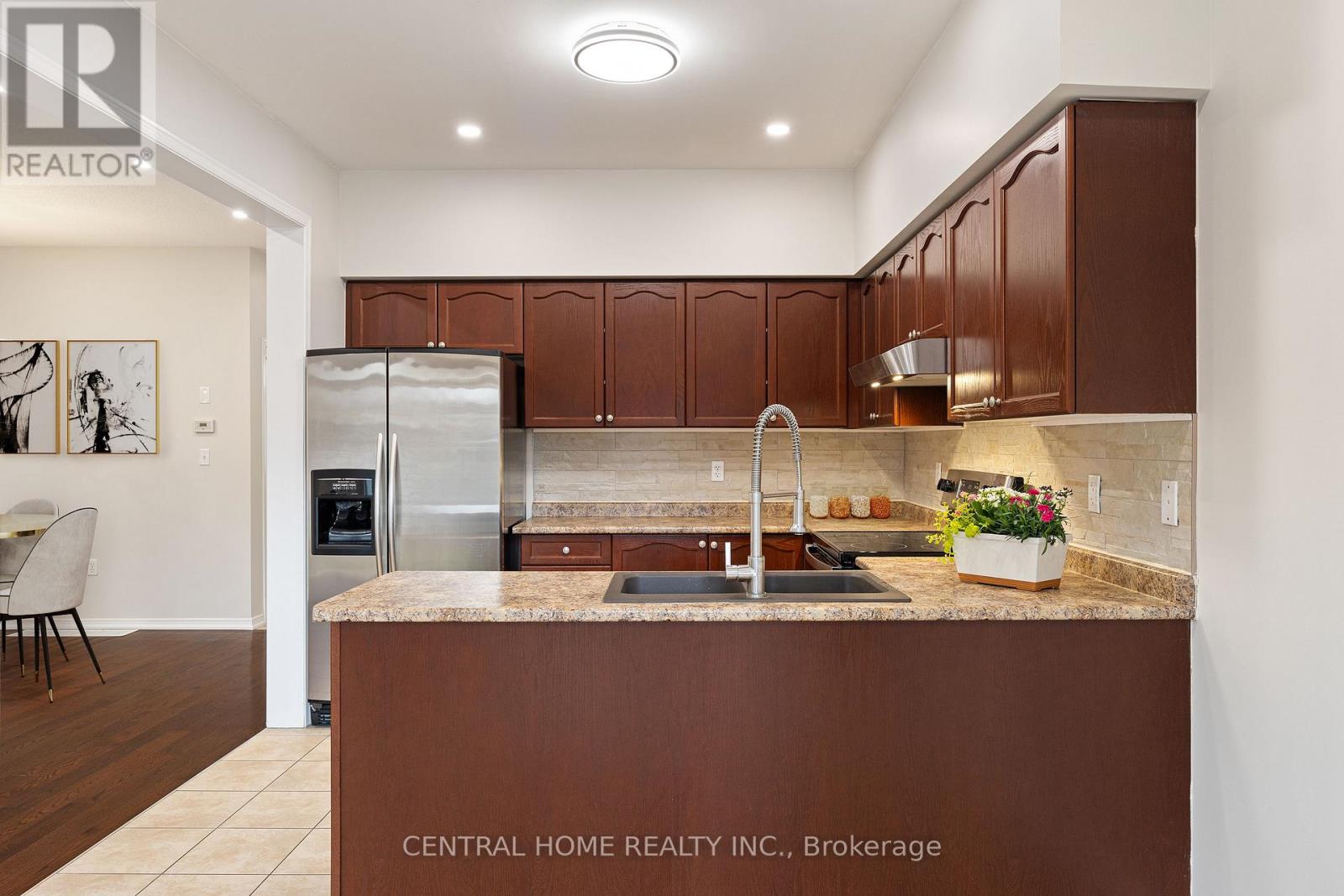 165 Palacebeach Trail, Hamilton, Ontario  L8E 0C3 - Photo 9 - X13600044
