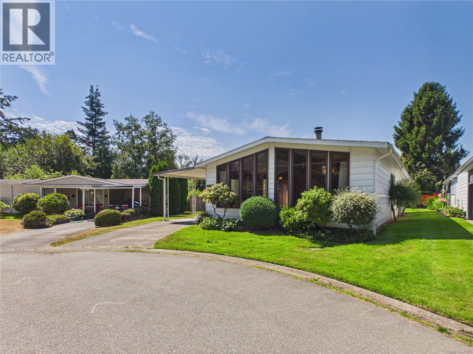 9320 Trailcreek Dr, Sidney, British Columbia V8L 4M6 - Photo 2 - 1044106