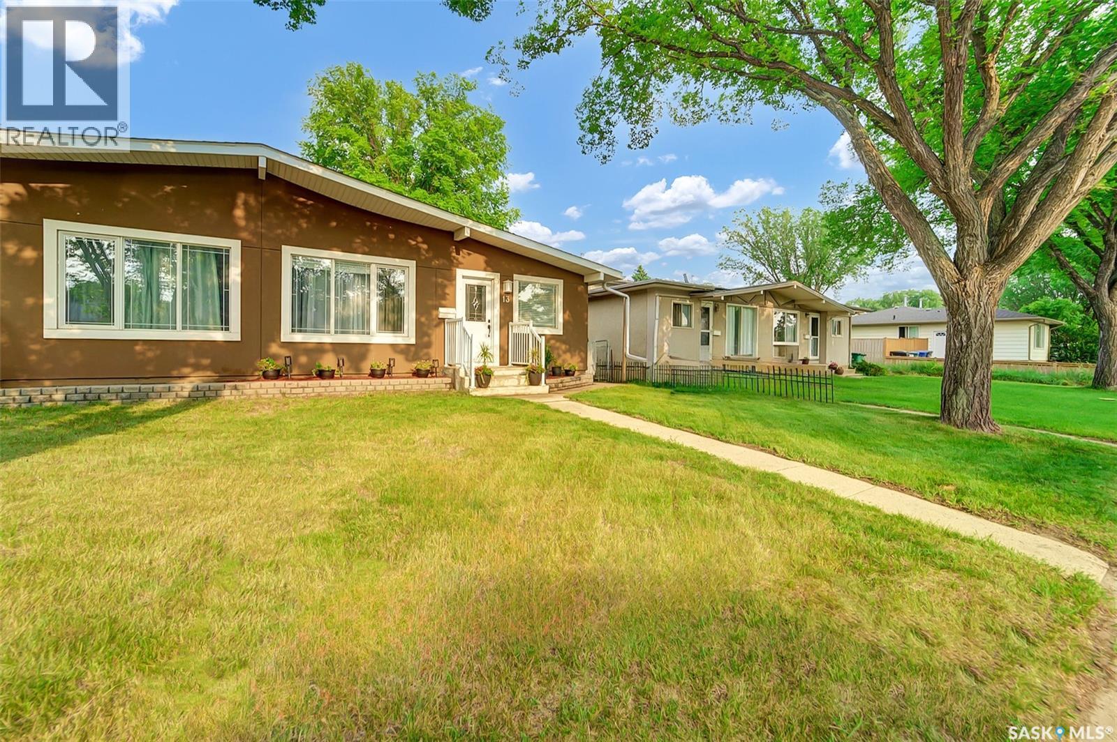 13 Carleton Drive, Saskatoon, Saskatchewan  S7H 3N7 - Photo 2 - SK043374