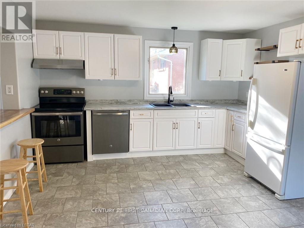 34 Eureka Street, Lambton Shores, Ontario N0N 1J0 - Photo 13 - X13600142
