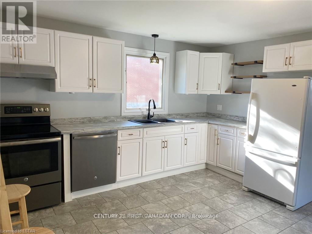 34 Eureka Street, Lambton Shores, Ontario N0N 1J0 - Photo 4 - X13600142