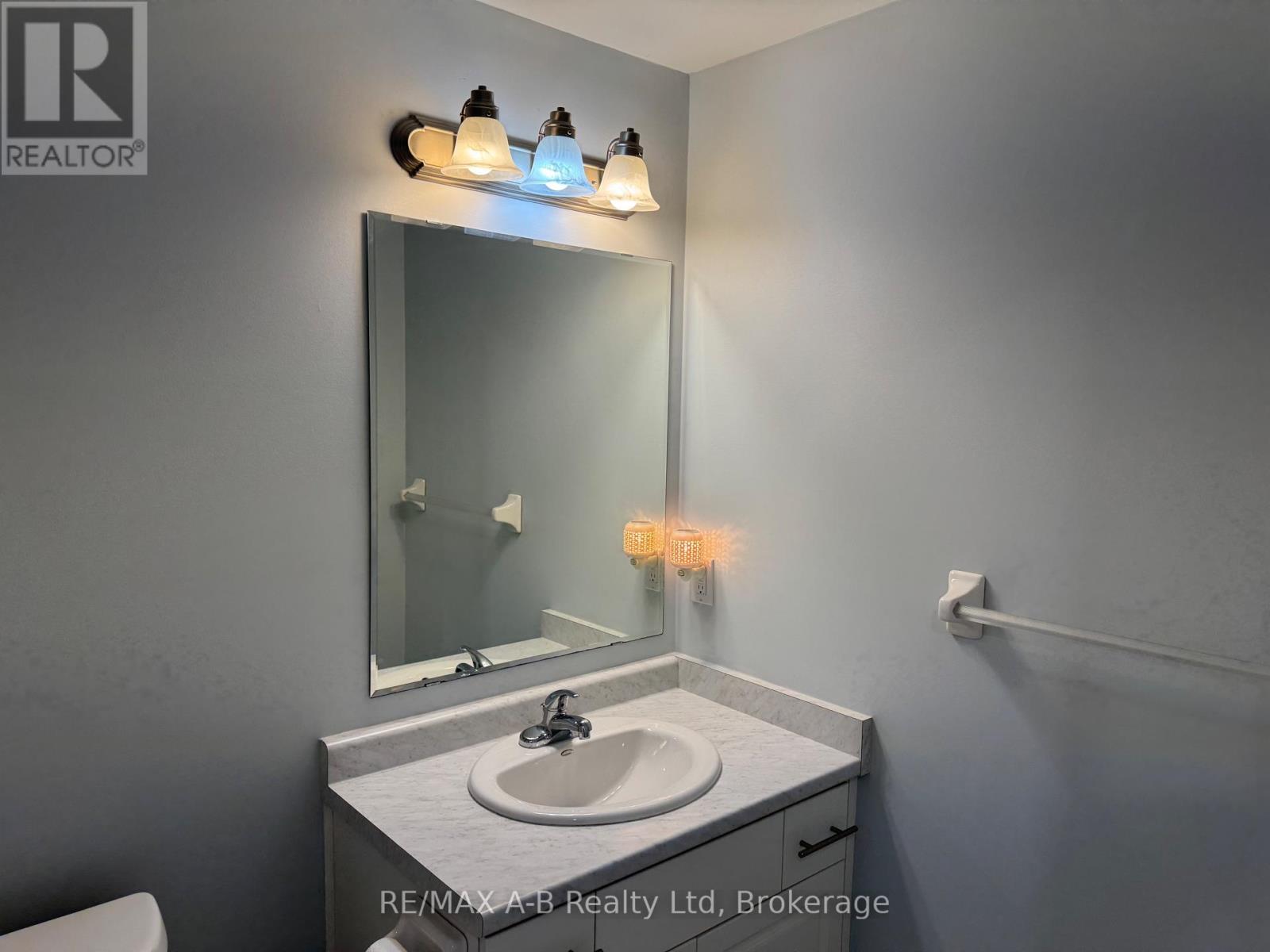 Lowe Unit - 1522 Caen Avenue, Woodstock, Ontario  N4T 0J8 - Photo 12 - X13600114