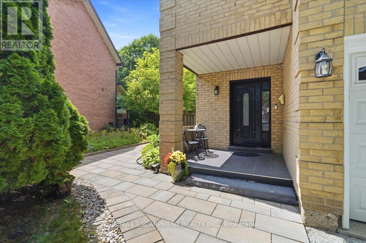 140 Romain Crescent, Oakville, Ontario  L6H 5A6 - Photo 2 - W13519672