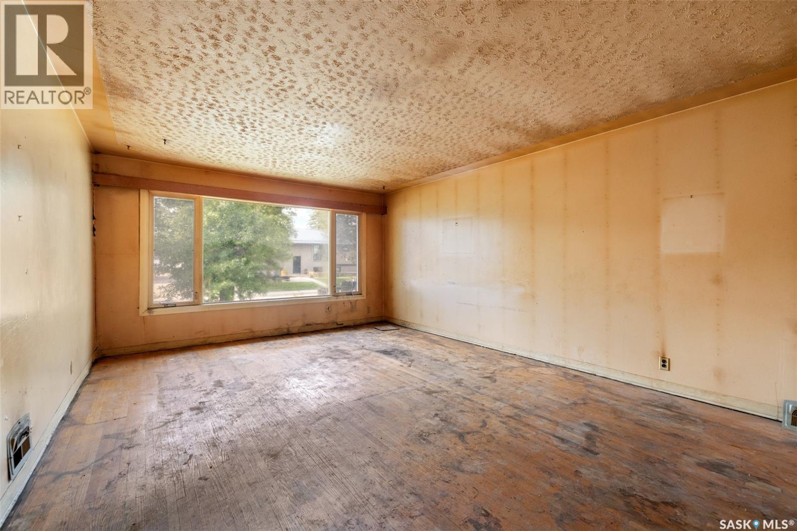 403 17th Avenue E, Regina, Saskatchewan  S4N 0Y4 - Photo 4 - SK043524