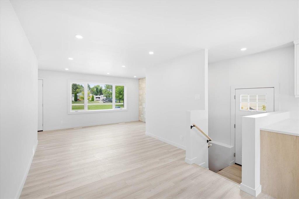 471 Summerlands Boulevard, Winnipeg, Manitoba R3K 1B2 - Photo 6 - 202618488