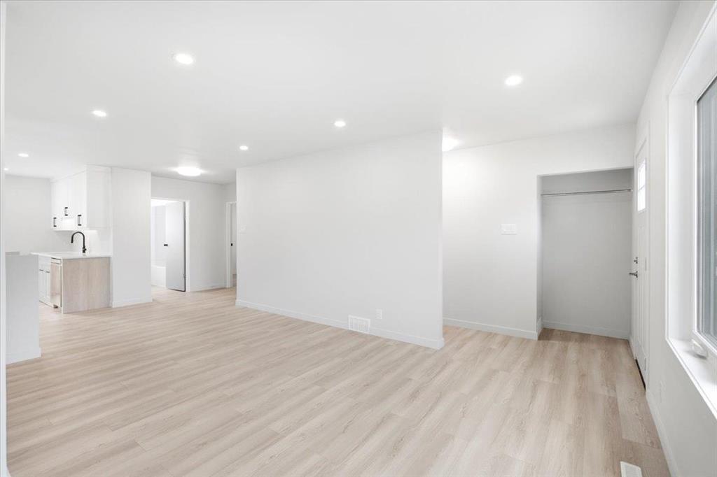 471 Summerlands Boulevard, Winnipeg, Manitoba R3K 1B2 - Photo 9 - 202618488