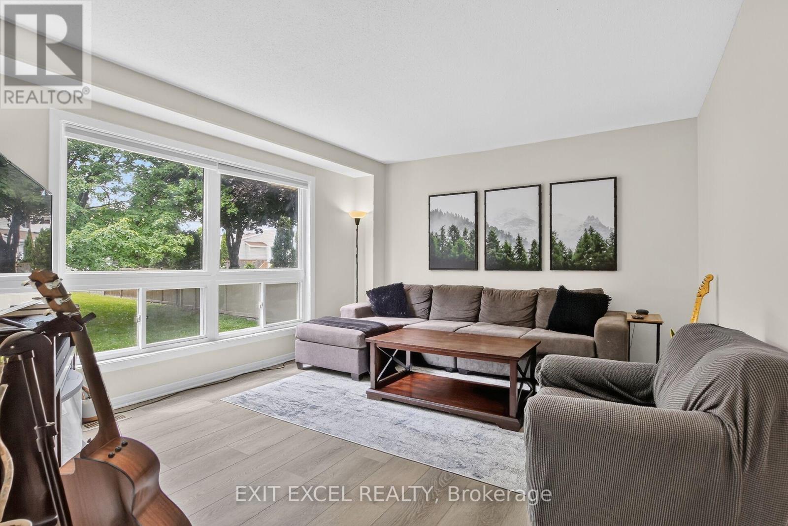 34a Forester Crescent, Ottawa, Ontario  K2H 8Y2 - Photo 3 - X13600162