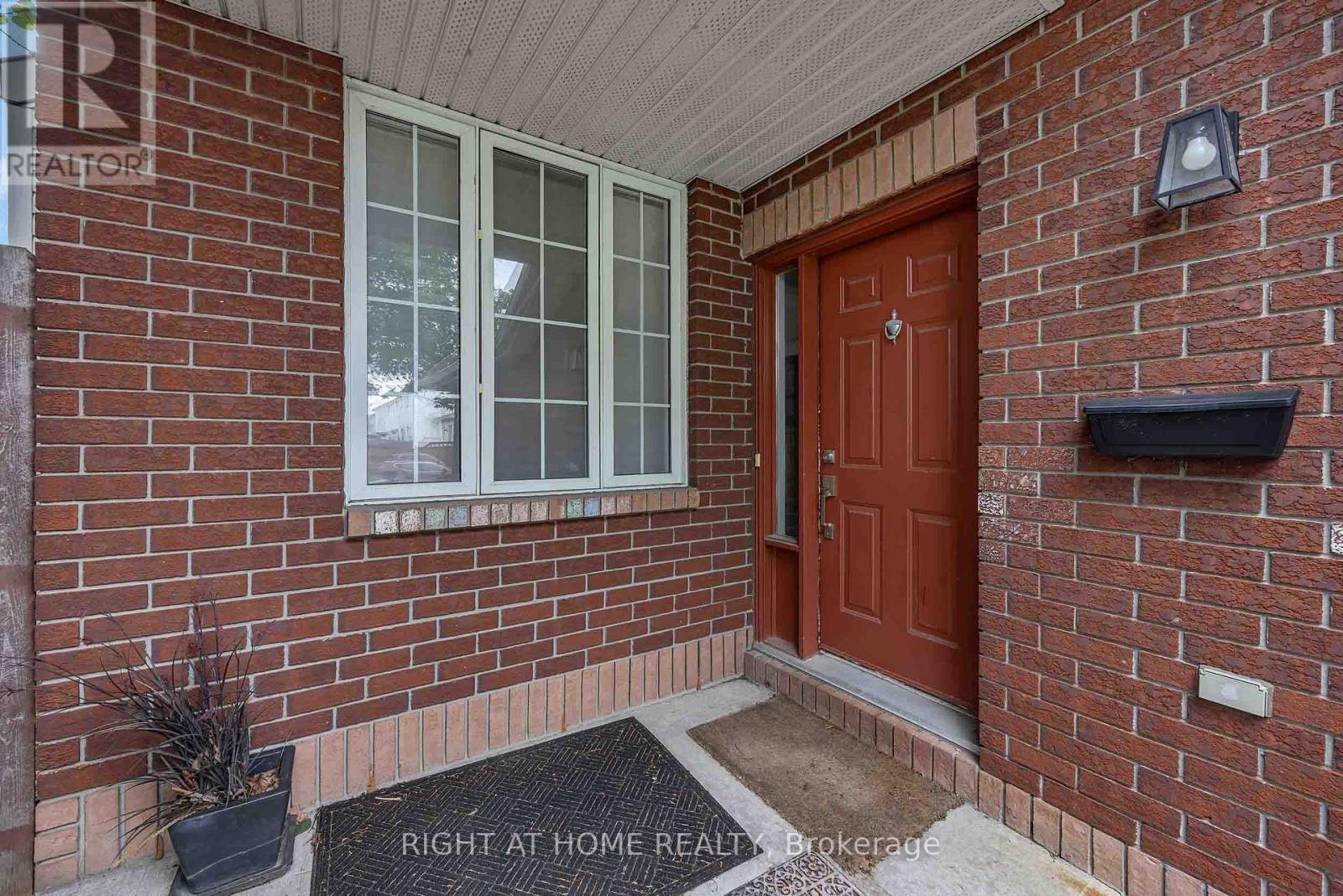 1 Kincardine Drive, Ottawa, Ontario  K2V 1B4 - Photo 4 - X13600166