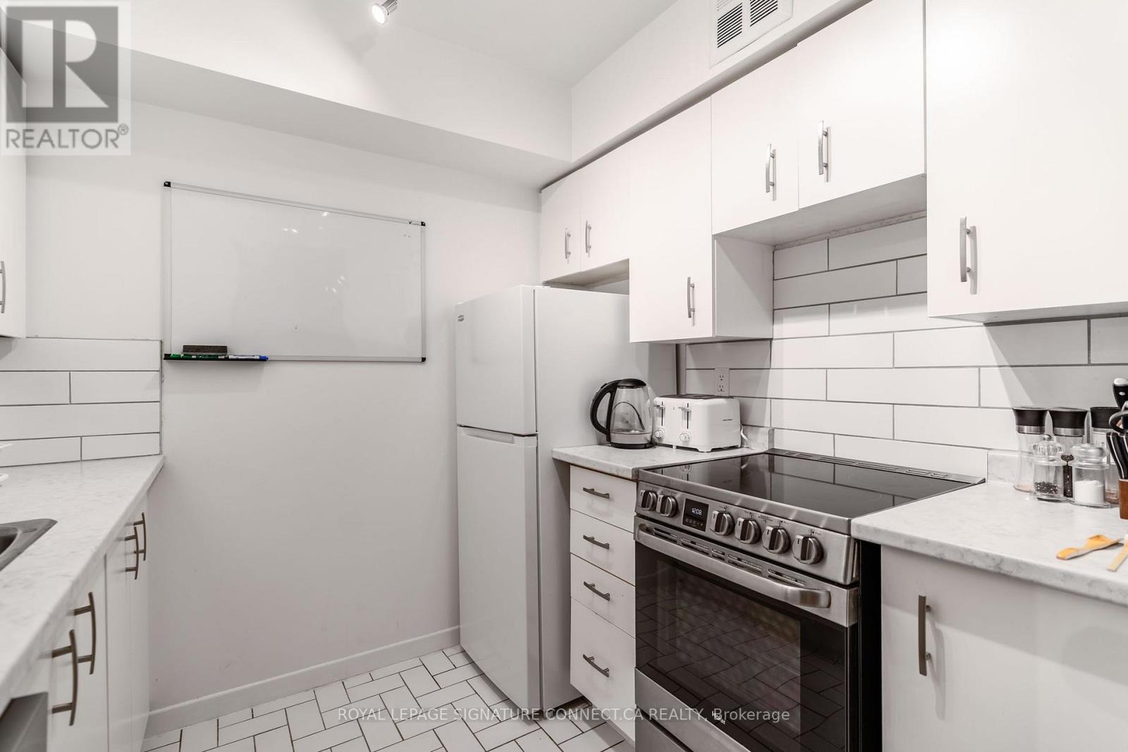 2305 - 44 St Joseph Street, Toronto, Ontario  M4Y 2W4 - Photo 2 - C13600206