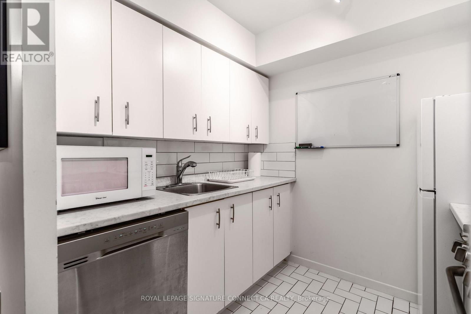 2305 - 44 St Joseph Street, Toronto, Ontario  M4Y 2W4 - Photo 3 - C13600206
