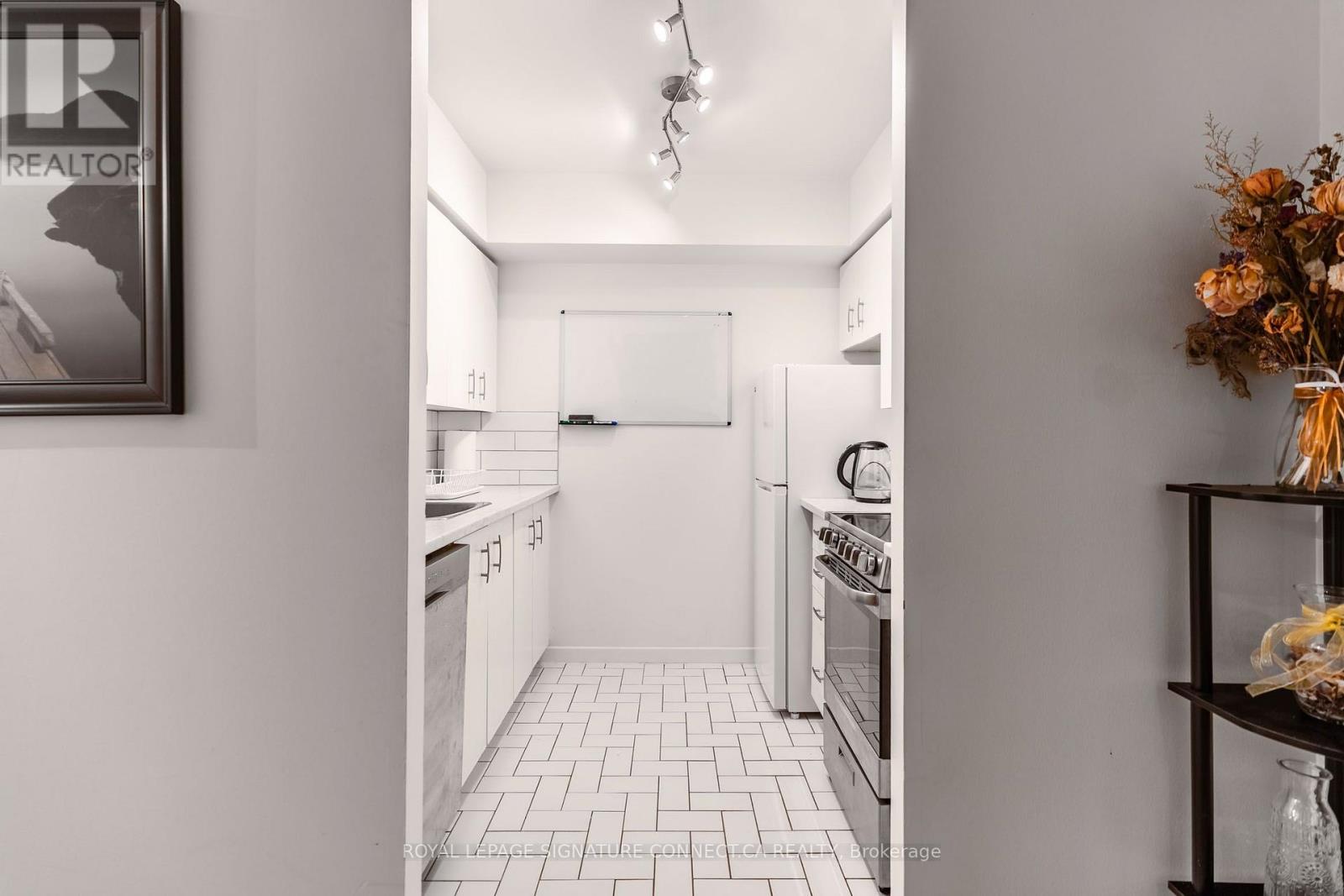 2305 - 44 St Joseph Street, Toronto, Ontario  M4Y 2W4 - Photo 5 - C13600206
