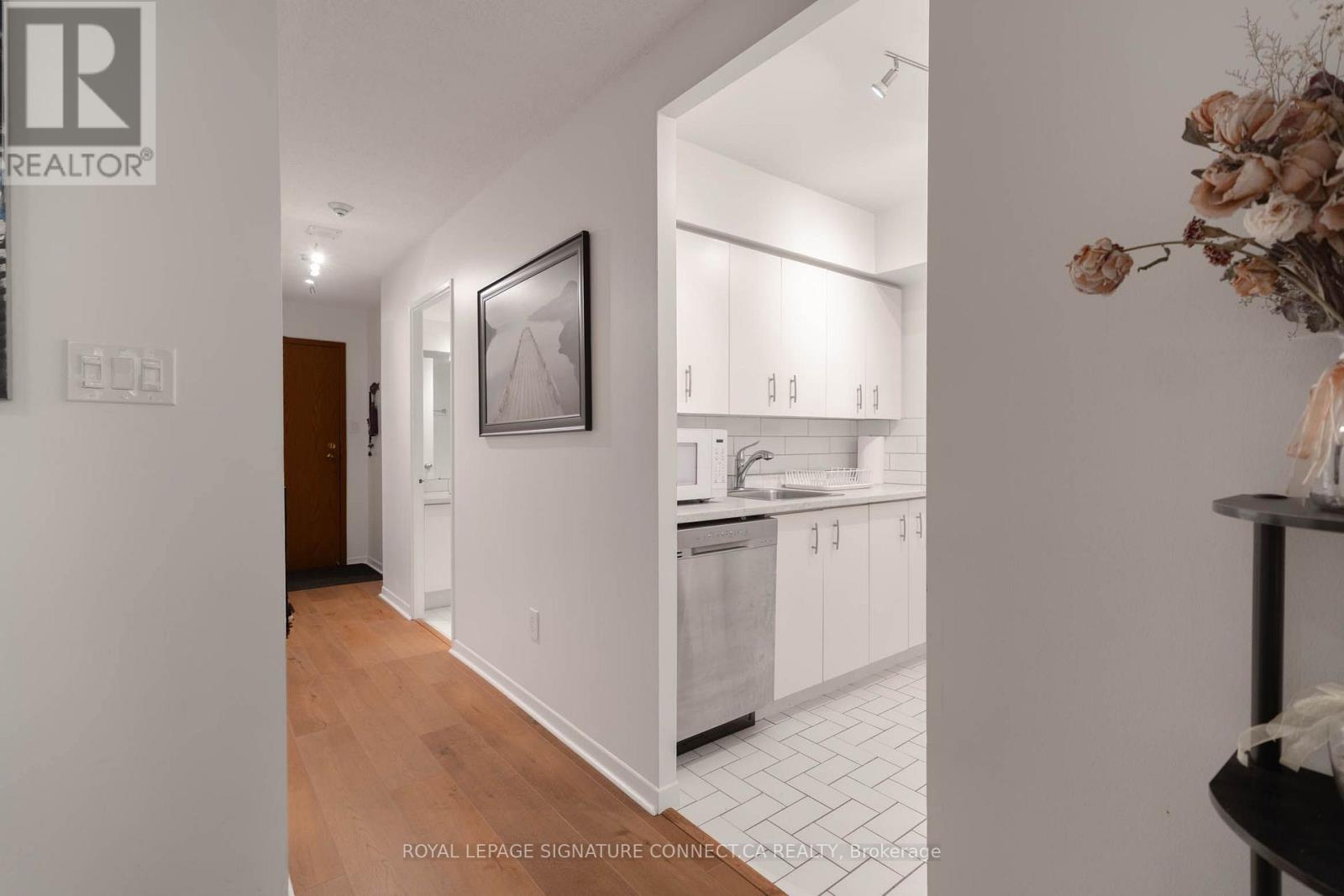 2305 - 44 St Joseph Street, Toronto, Ontario  M4Y 2W4 - Photo 6 - C13600206