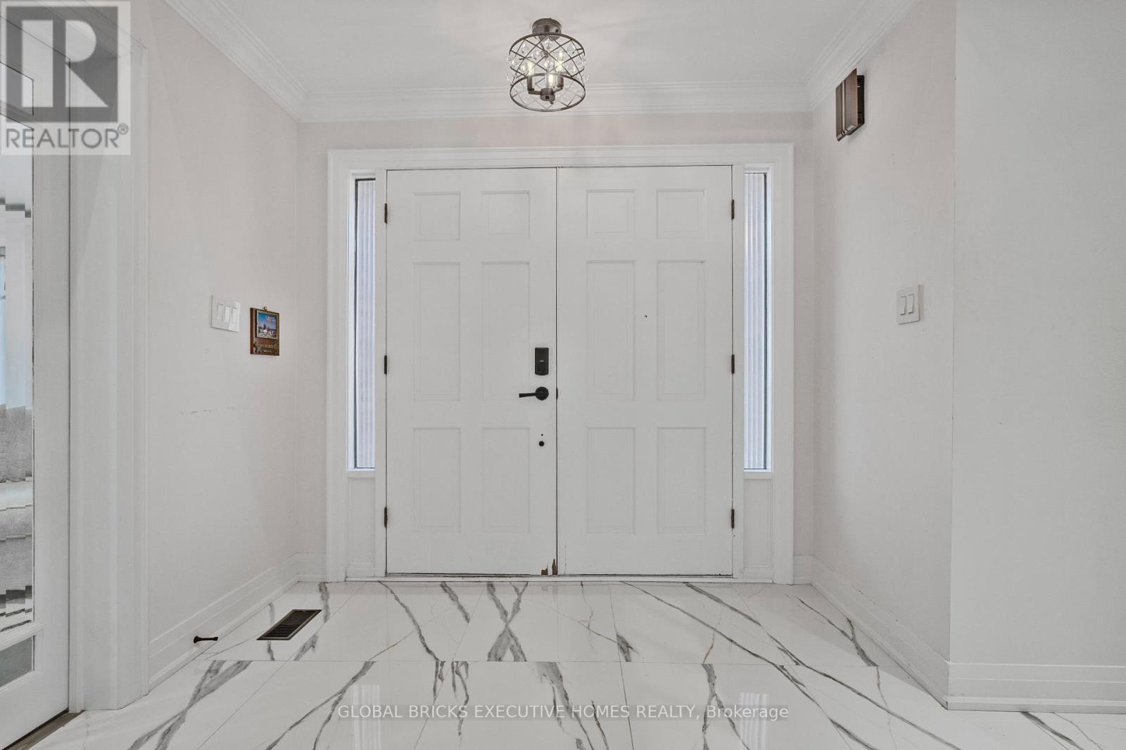 99 Benjamin Drive, Vaughan, Ontario  L4L 1H7 - Photo 5 - N13590840