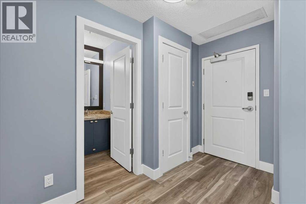 801, 77 Spruce Place Sw, Calgary, Alberta  T3C 3X6 - Photo 5 - A2327430