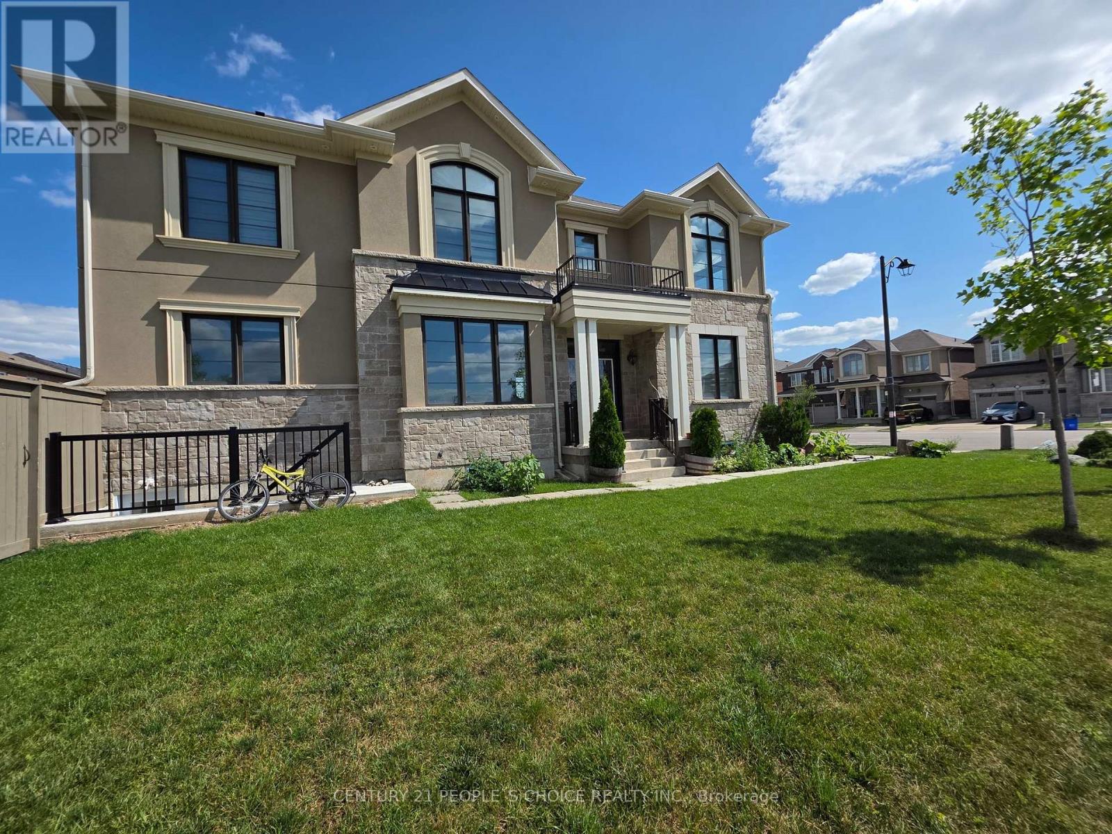 Upper - 744 Kennedy Circle W, Milton, Ontario  L9E 1R9 - Photo 1 - W13572104