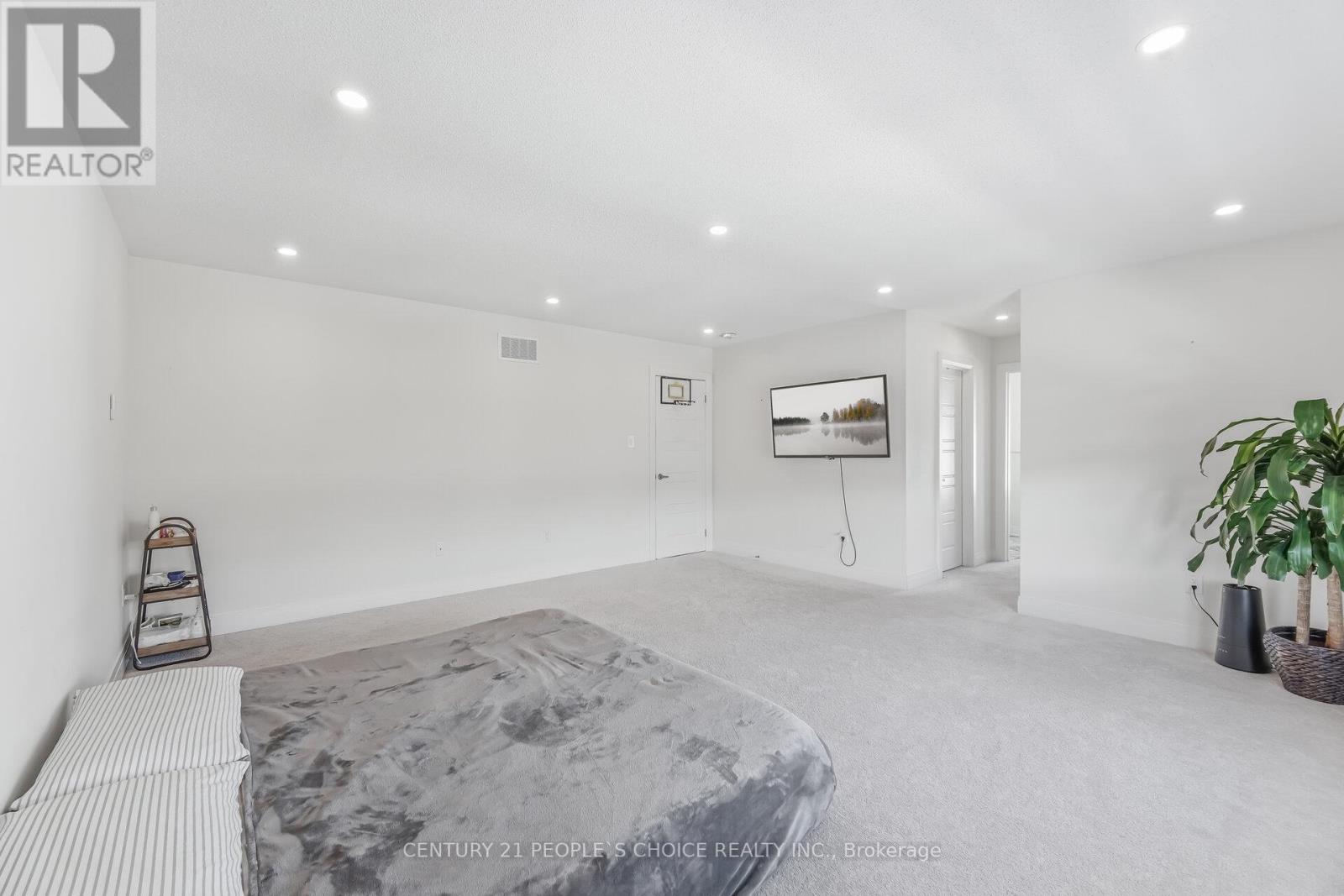 Upper - 744 Kennedy Circle W, Milton, Ontario  L9E 1R9 - Photo 25 - W13572104