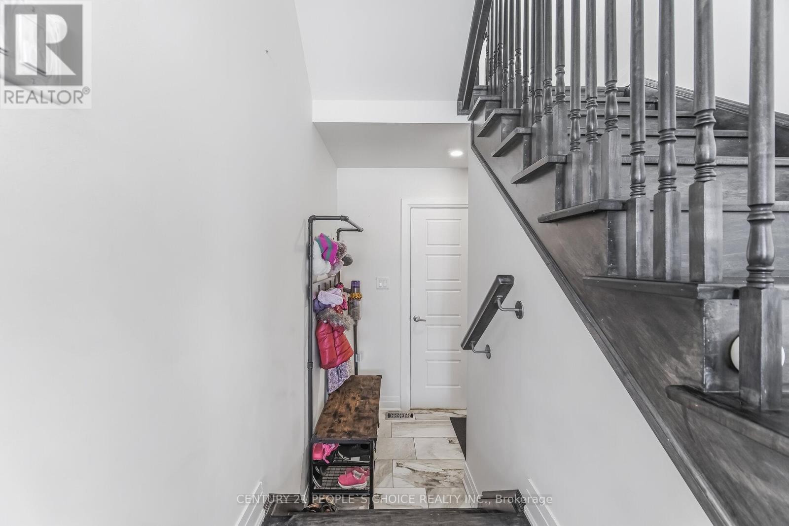 Upper - 744 Kennedy Circle W, Milton, Ontario  L9E 1R9 - Photo 21 - W13572104