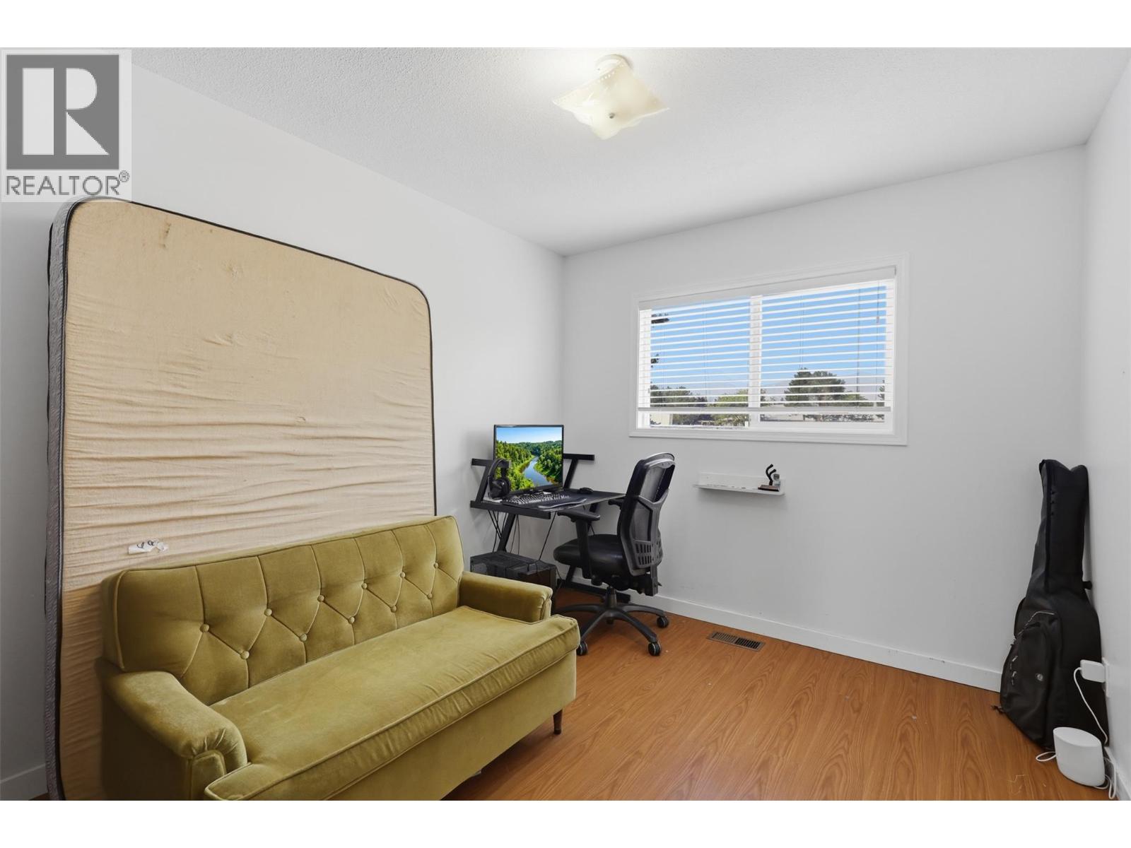 Listing image 24