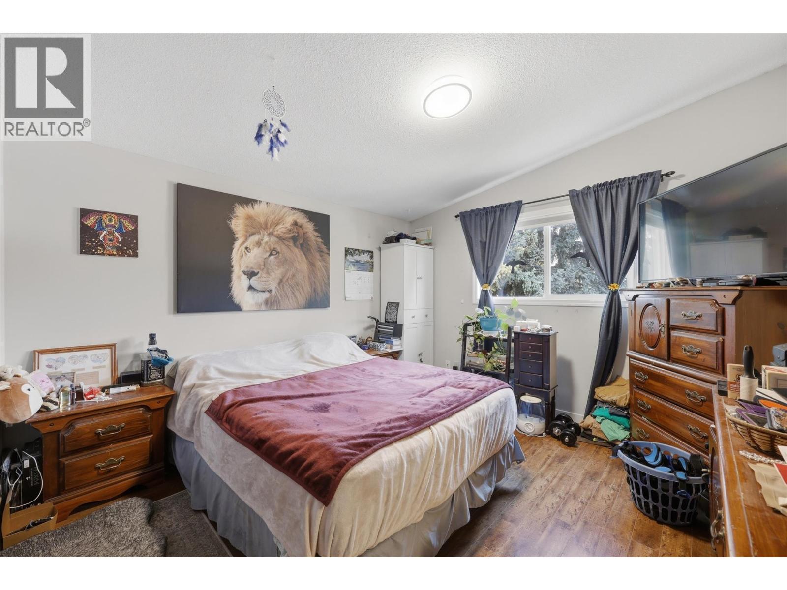 Listing image 64
