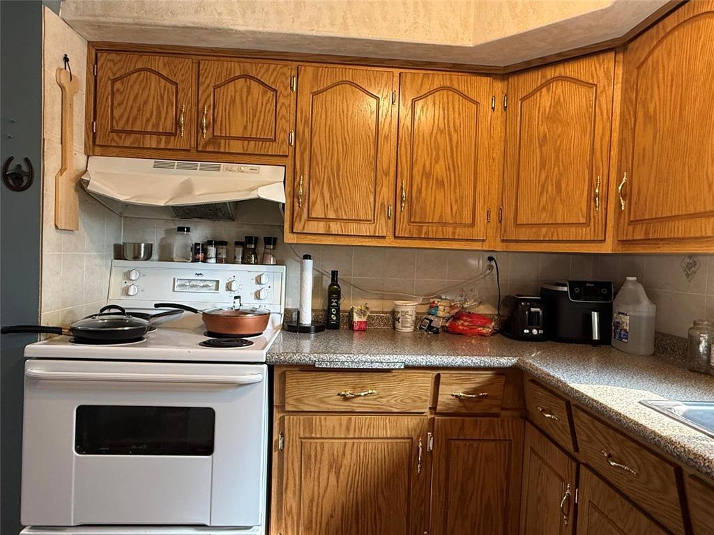 79 Thompson Street, Macgregor, Manitoba  R0H 0R0 - Photo 12 - 202618514