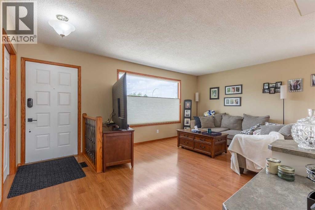 46 Oxford Road W, Lethbridge, Alberta  T1K 4V4 - Photo 4 - A2331219