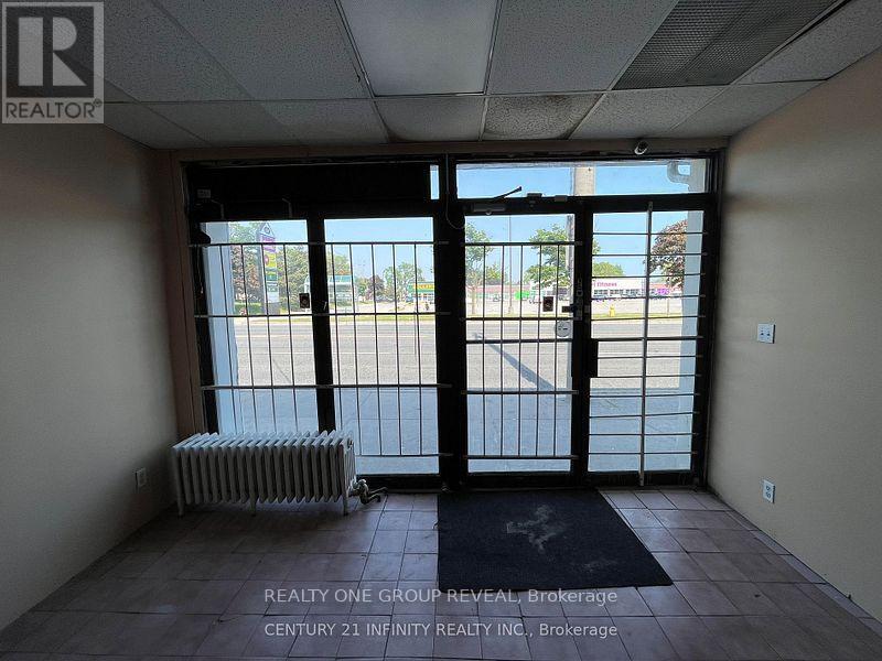 526 Simcoe Street S, Oshawa (Central), Ontario  L1H 4J8 - Photo 2 - E13600318