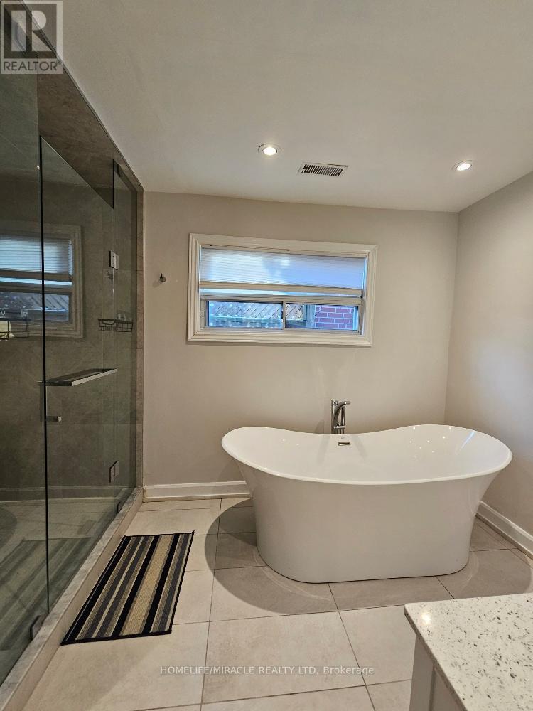 397 Pharmacy Avenue, Toronto, Ontario  M1L 3G4 - Photo 12 - E13600516