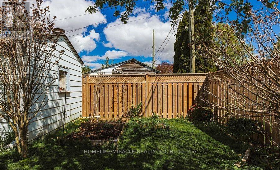 397 Pharmacy Avenue, Toronto, Ontario  M1L 3G4 - Photo 18 - E13600516