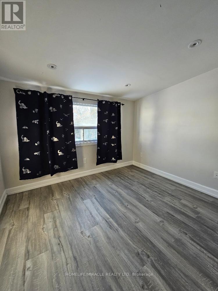 397 Pharmacy Avenue, Toronto, Ontario  M1L 3G4 - Photo 7 - E13600516