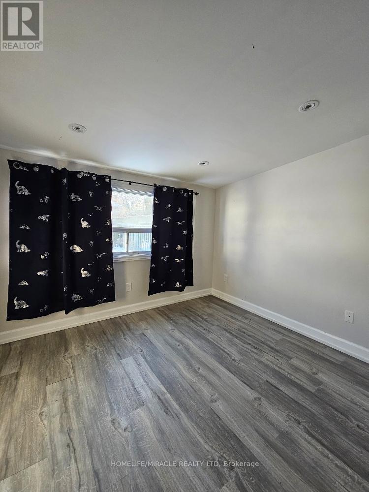 397 Pharmacy Avenue, Toronto, Ontario  M1L 3G4 - Photo 9 - E13600516