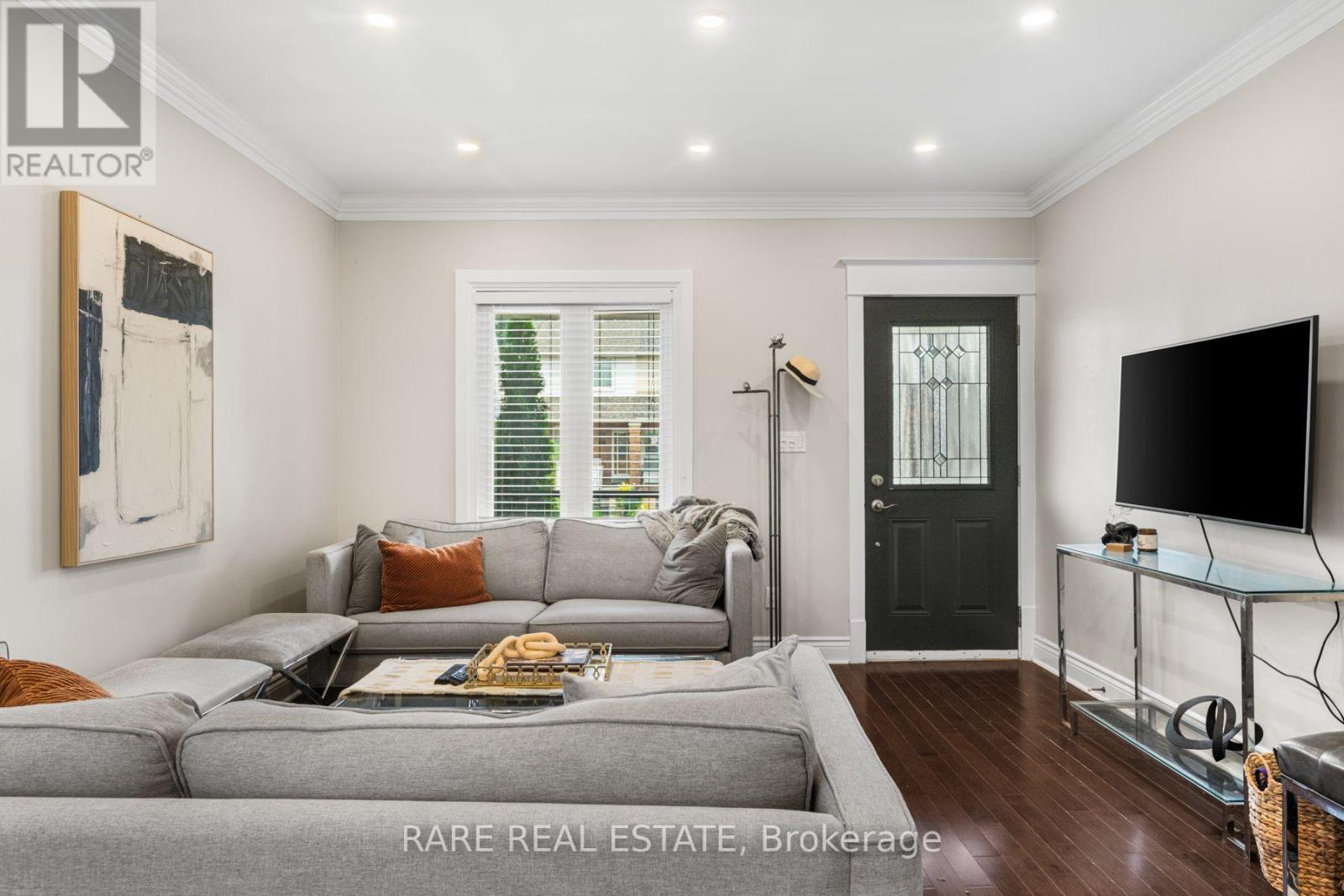 615 Miverton Boulevard, Toronto, Ontario  M4C 1X8 - Photo 10 - E13600524