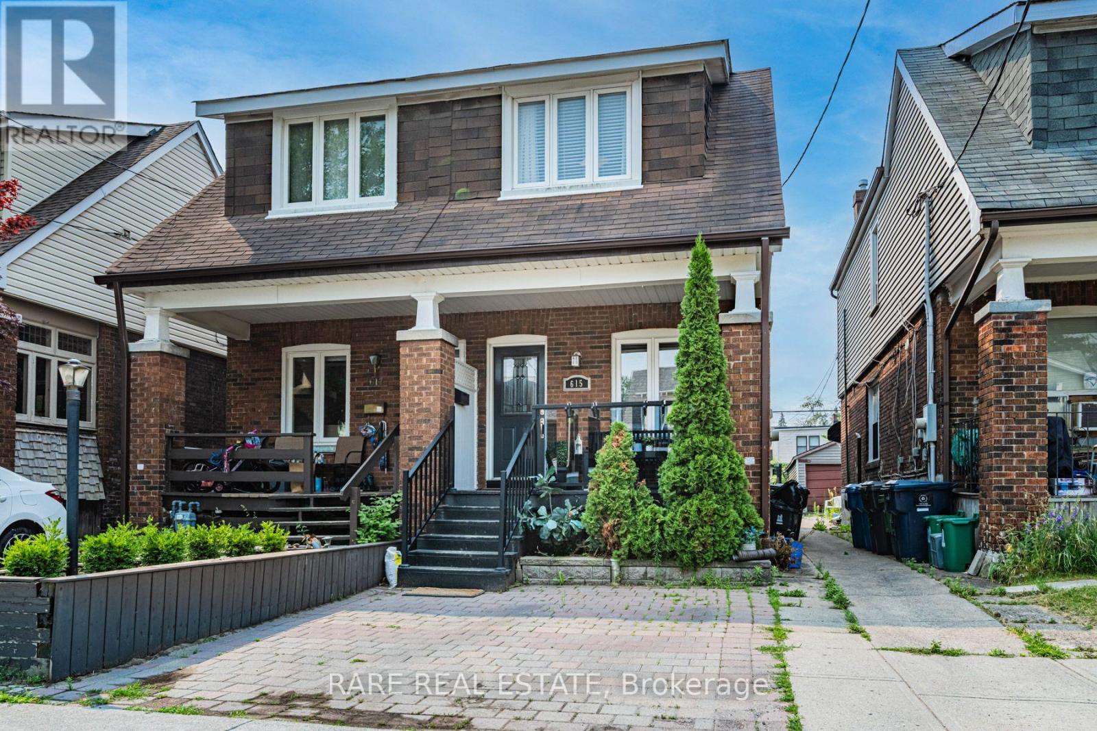 615 Miverton Boulevard, Toronto, Ontario  M4C 1X8 - Photo 2 - E13600524