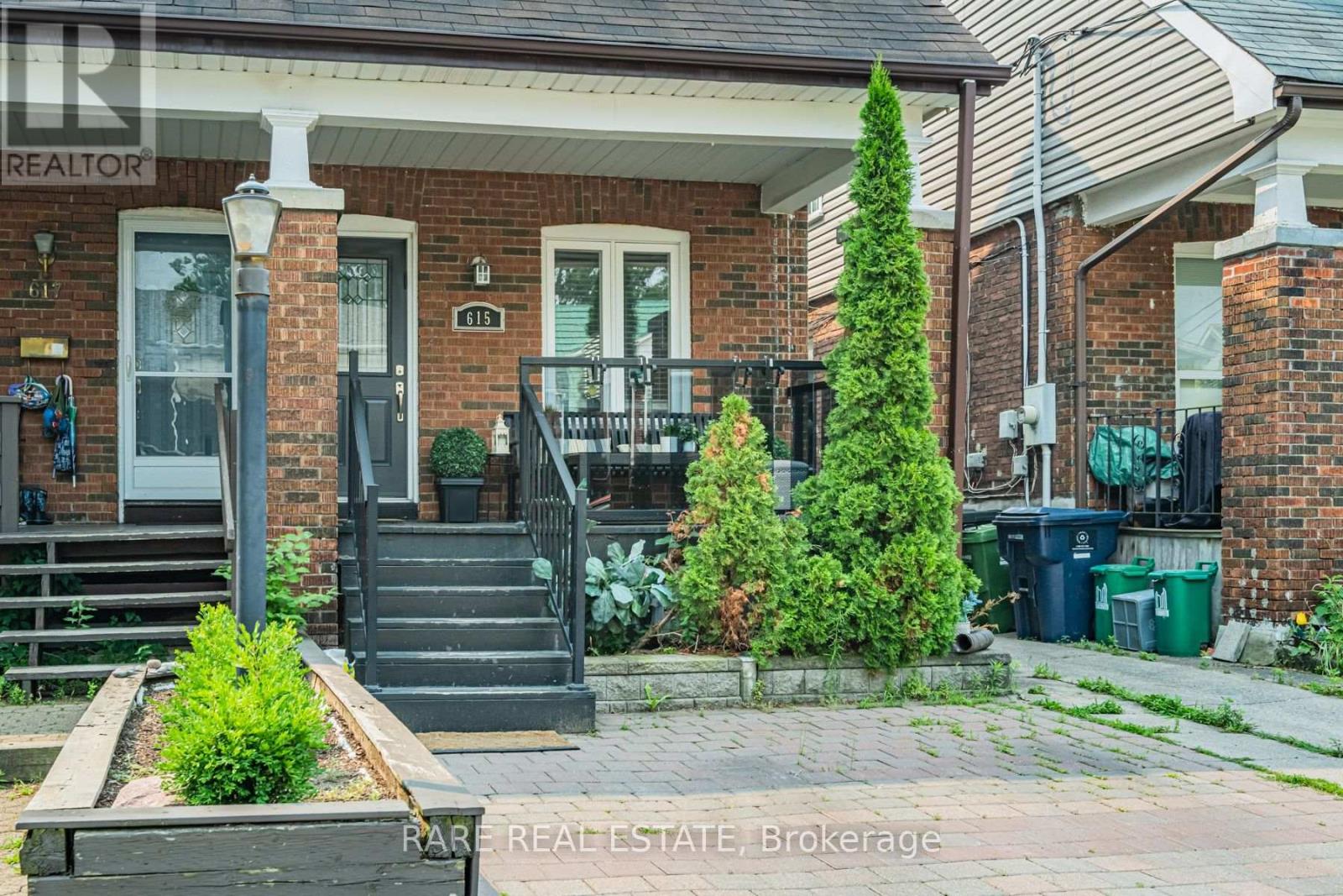 615 Miverton Boulevard, Toronto, Ontario  M4C 1X8 - Photo 3 - E13600524