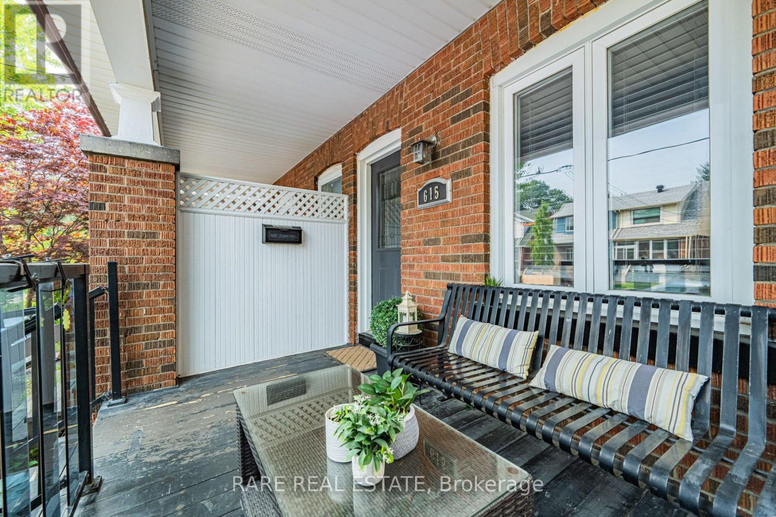 615 Miverton Boulevard, Toronto, Ontario  M4C 1X8 - Photo 5 - E13600524