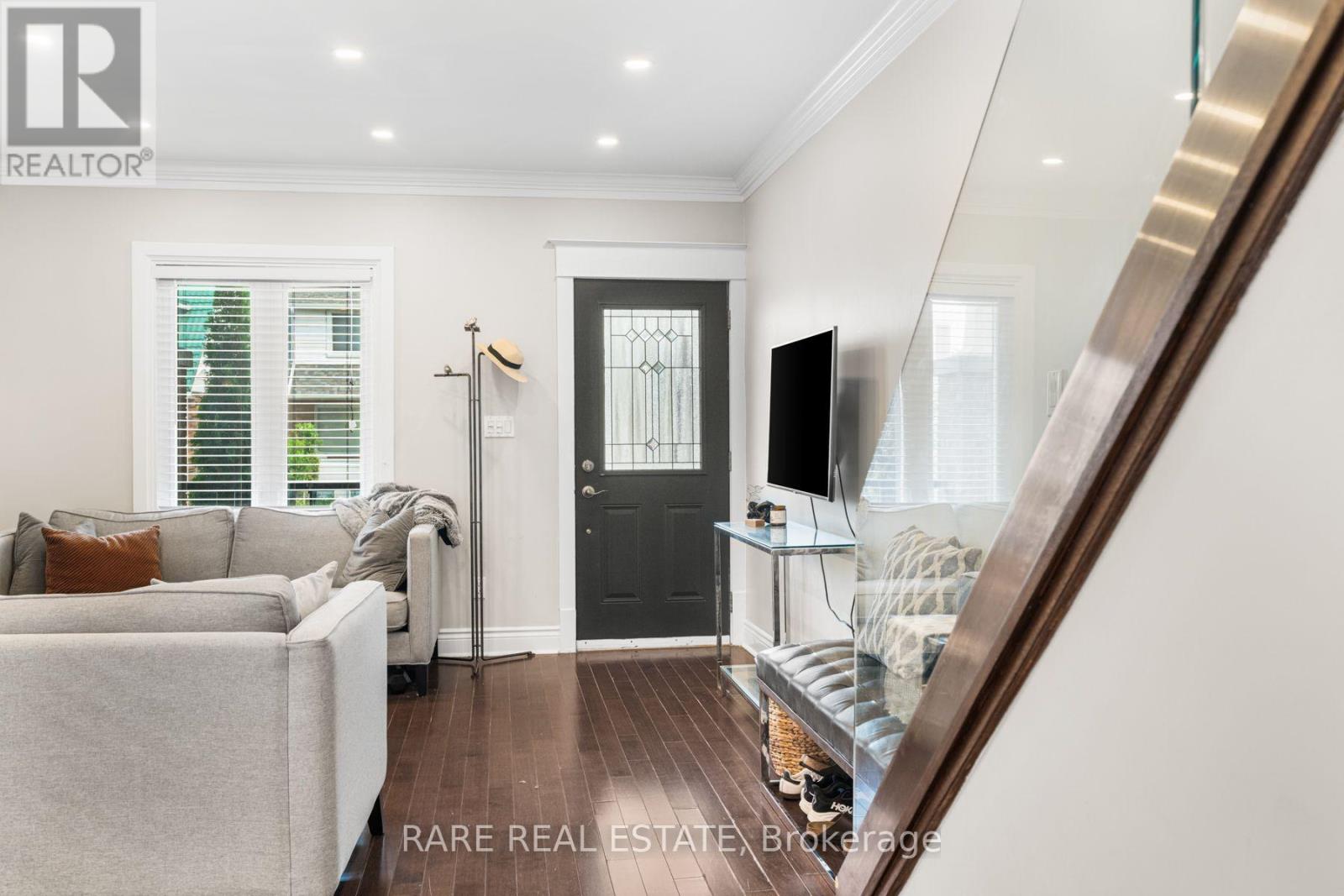 615 Miverton Boulevard, Toronto, Ontario  M4C 1X8 - Photo 6 - E13600524