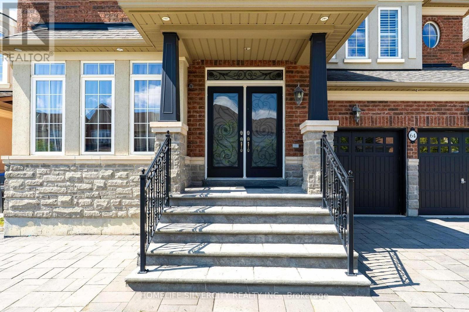 64 Scotchmere Crescent, Brampton, Ontario  L6P 3A6 - Photo 4 - W13600536