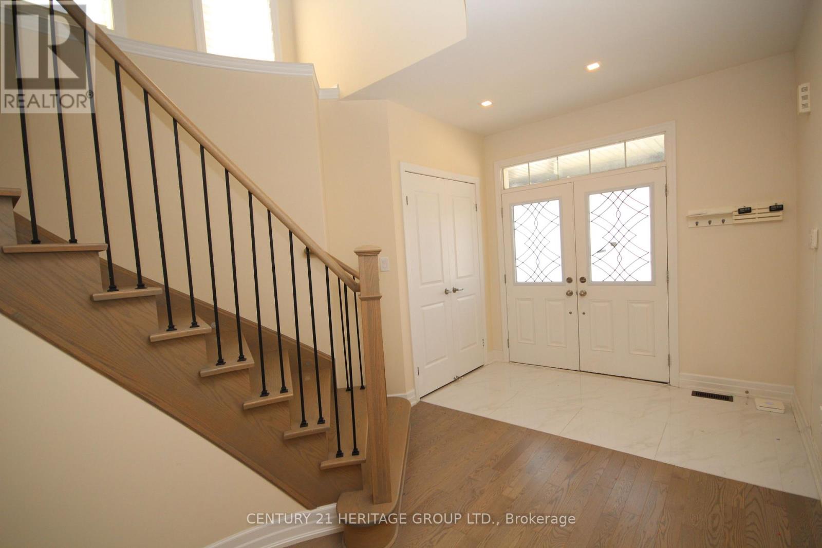 83 Kingknoll Crescent, Georgina, Ontario  L4P 0H8 - Photo 3 - N13597804