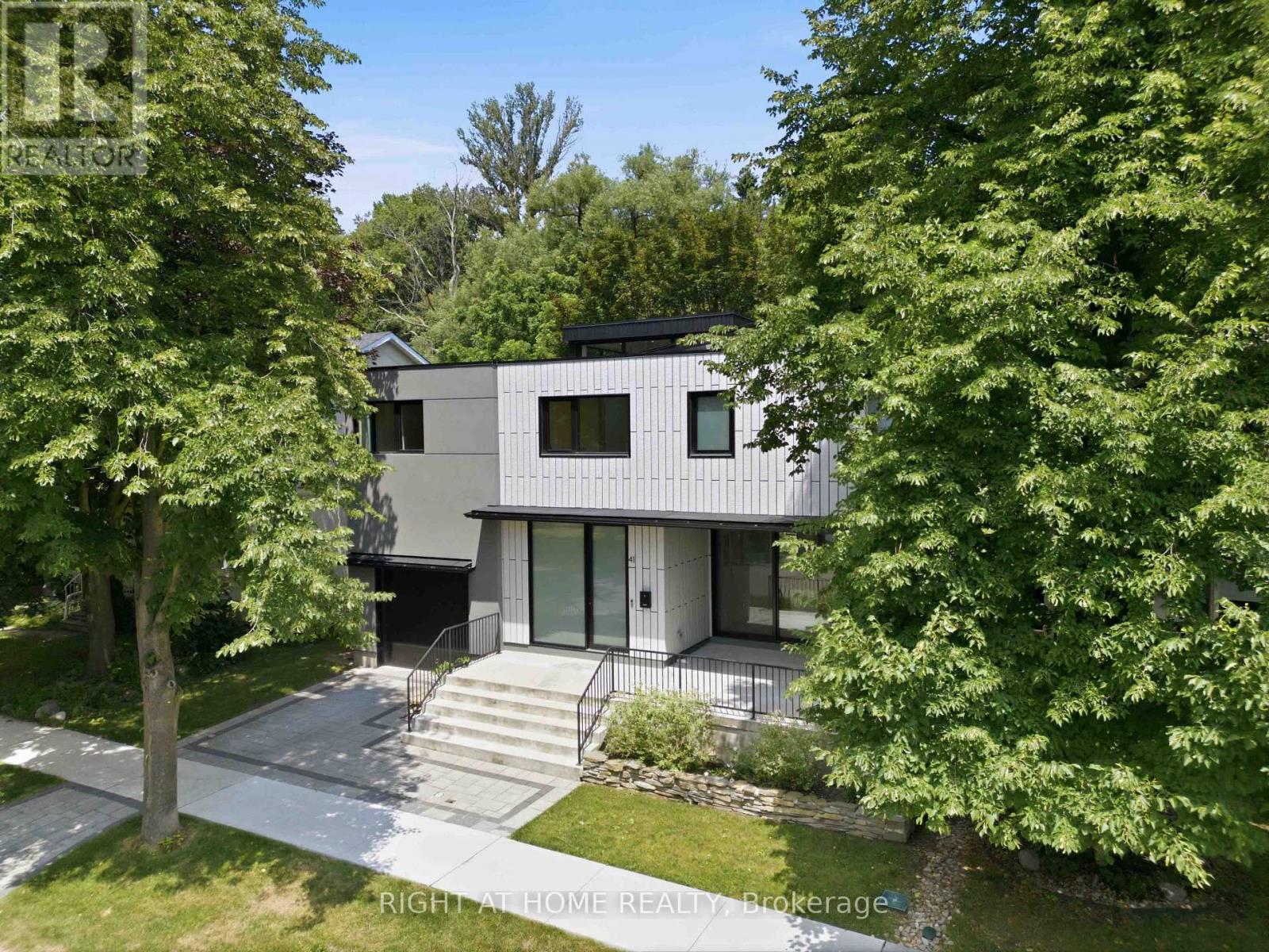 41 Bonnyview Drive, Toronto, Ontario  M8Y 3G7 - Photo 4 - W13600558