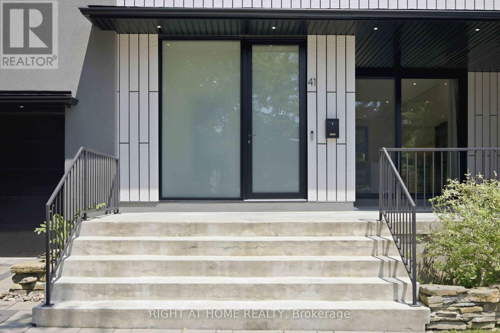 41 Bonnyview Drive, Toronto, Ontario  M8Y 3G7 - Photo 5 - W13600558