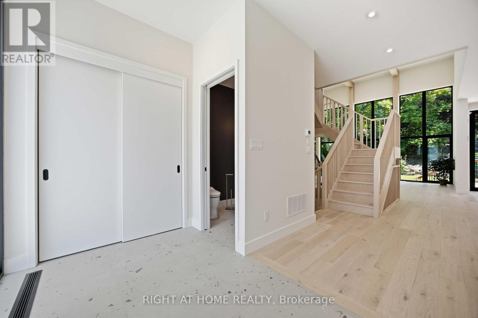 41 Bonnyview Drive, Toronto, Ontario  M8Y 3G7 - Photo 7 - W13600558