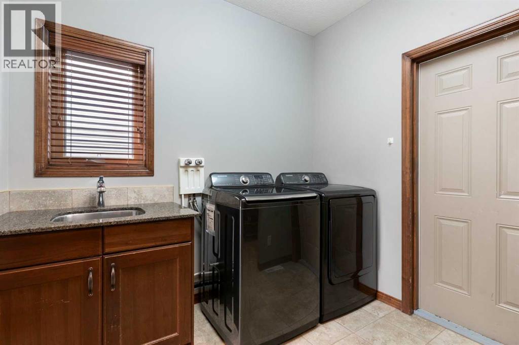 183 Sunset Close, Cochrane, Alberta  T4C 0B2 - Photo 16 - A2328673