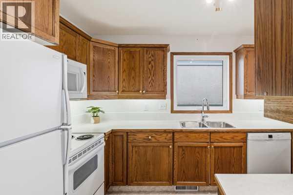 303a Centre Street N, Sundre, Alberta  T0M 1X0 - Photo 15 - A2320620