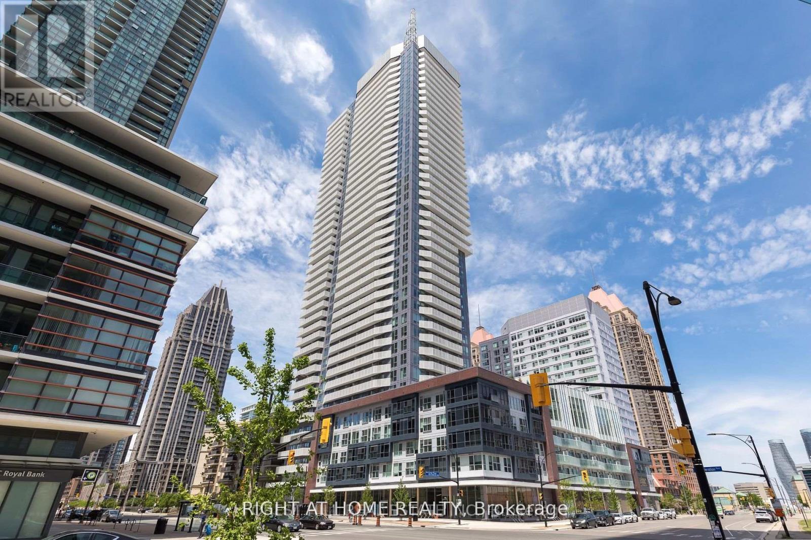 1003 - 4065 CONFEDERATION PKWY W PARKWAY N, Mississauga, Ontario