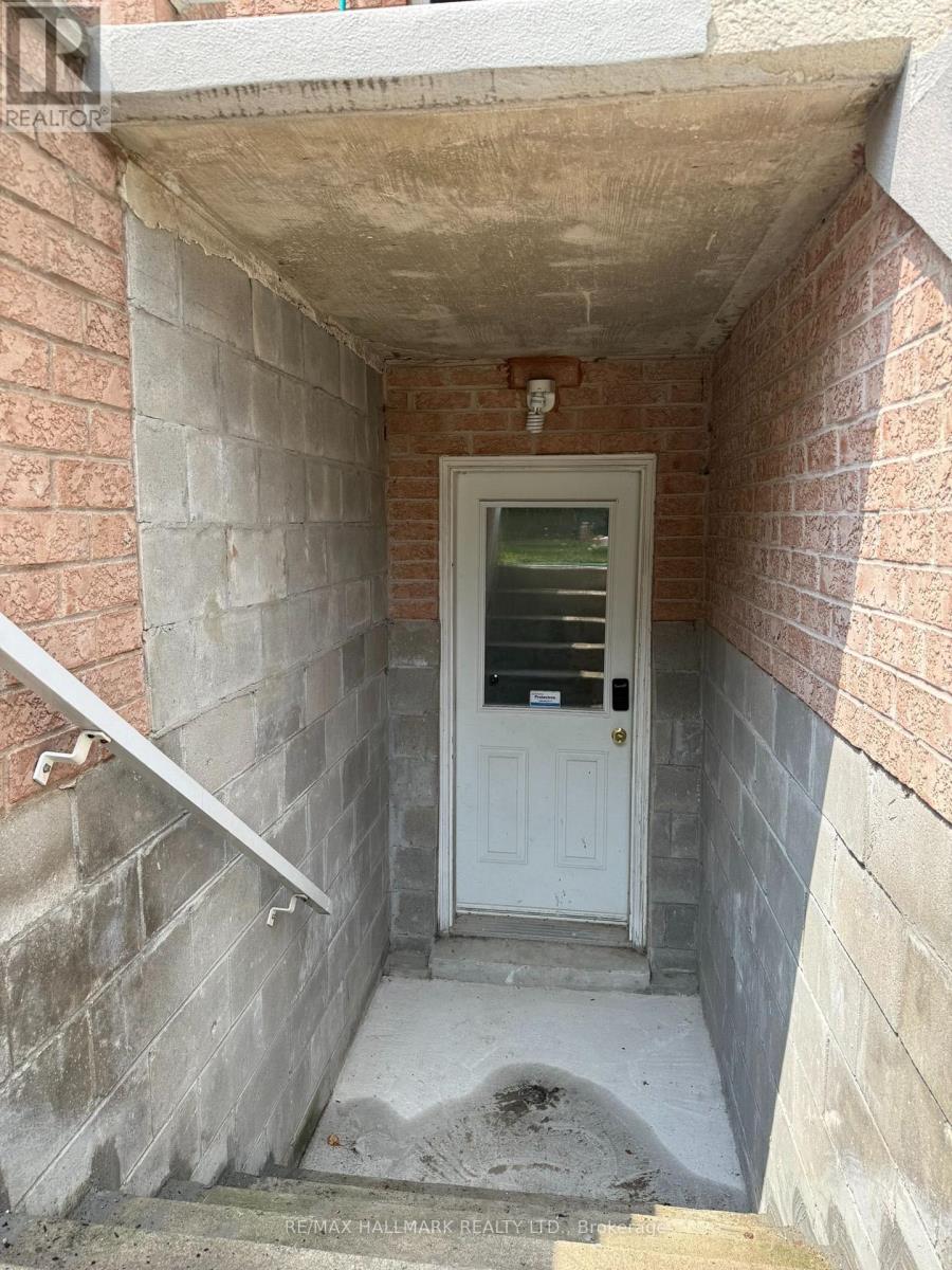 43 Oak Avenue, Richmond Hill, Ontario  L4C 6R5 - Photo 3 - N13600684
