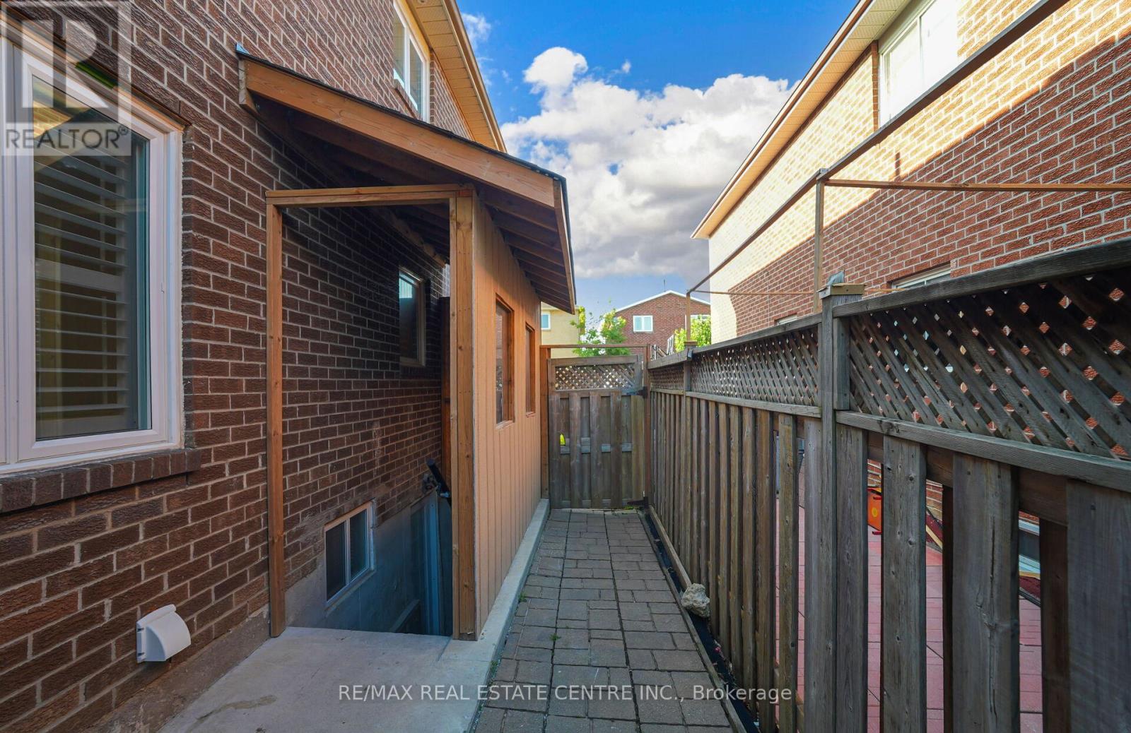 15 Donna Drive, Brampton, Ontario  L6Z 3T3 - Photo 26 - W13595030