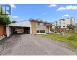 664 CUMMINGS AVENUE, ottawa, Ontario