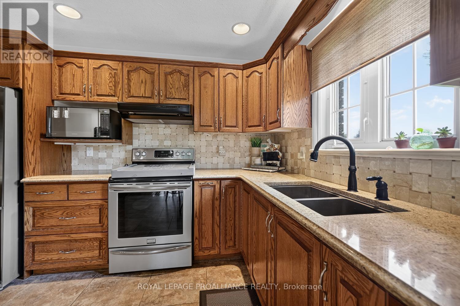 1099 Bridlewood Drive, Brockville, Ontario  K6V 7G2 - Photo 11 - X13600746